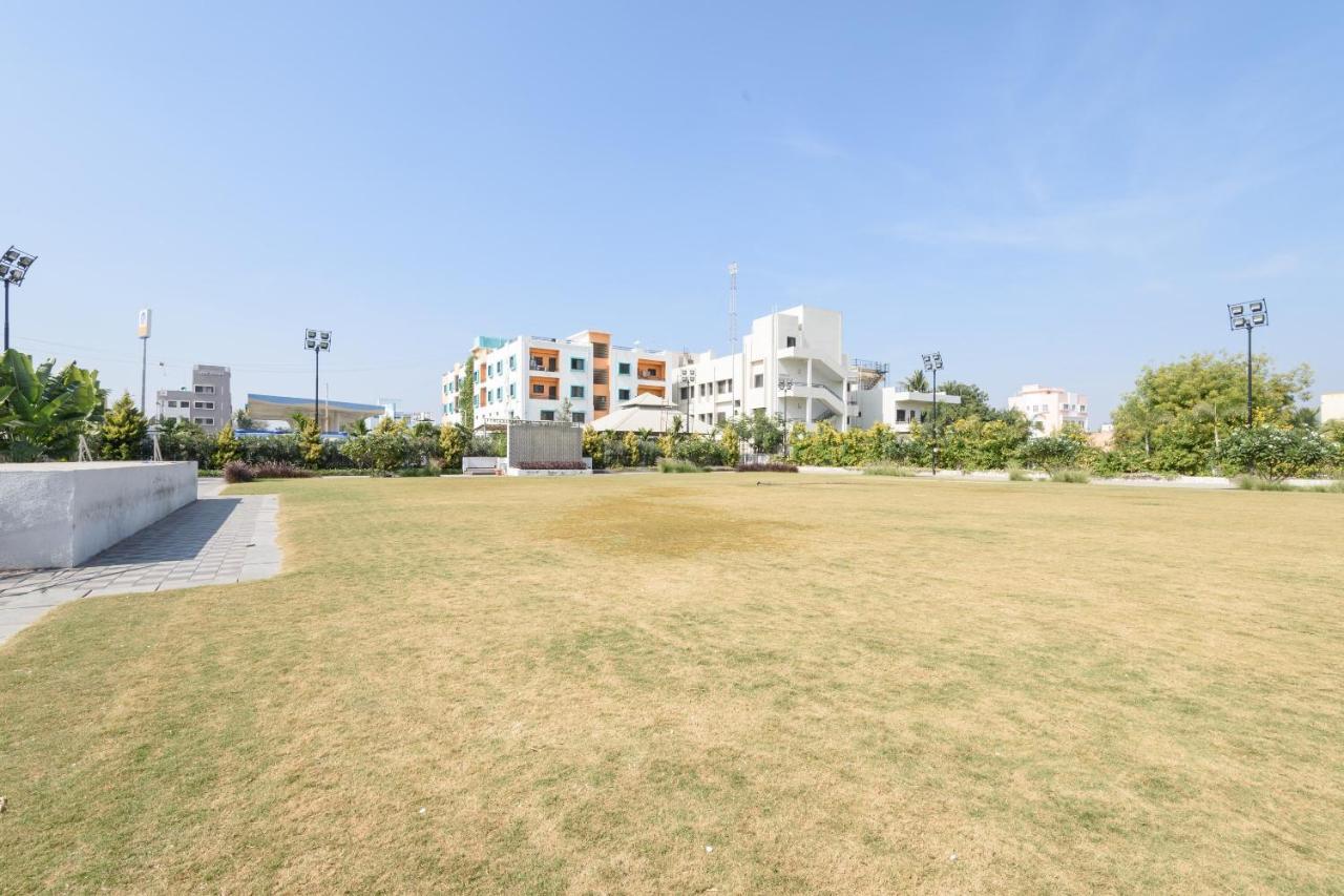 Oyo 22964 Kundan Lawns Hotel Ширди Екстериор снимка