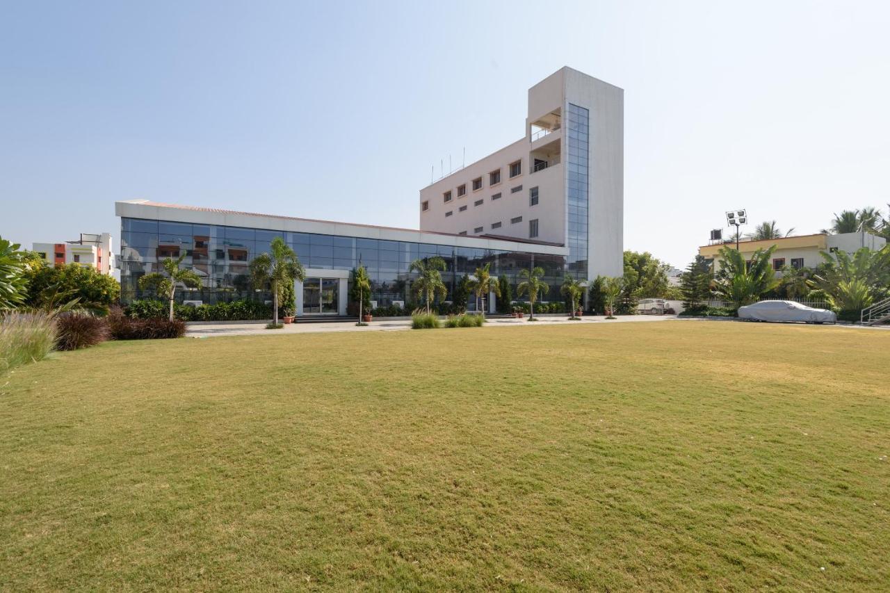 Oyo 22964 Kundan Lawns Hotel Ширди Екстериор снимка