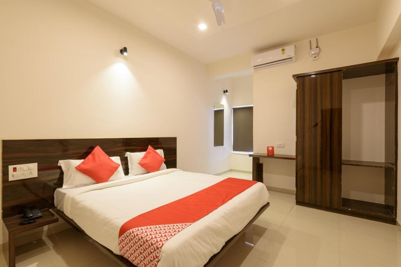 Oyo 22964 Kundan Lawns Hotel Ширди Екстериор снимка
