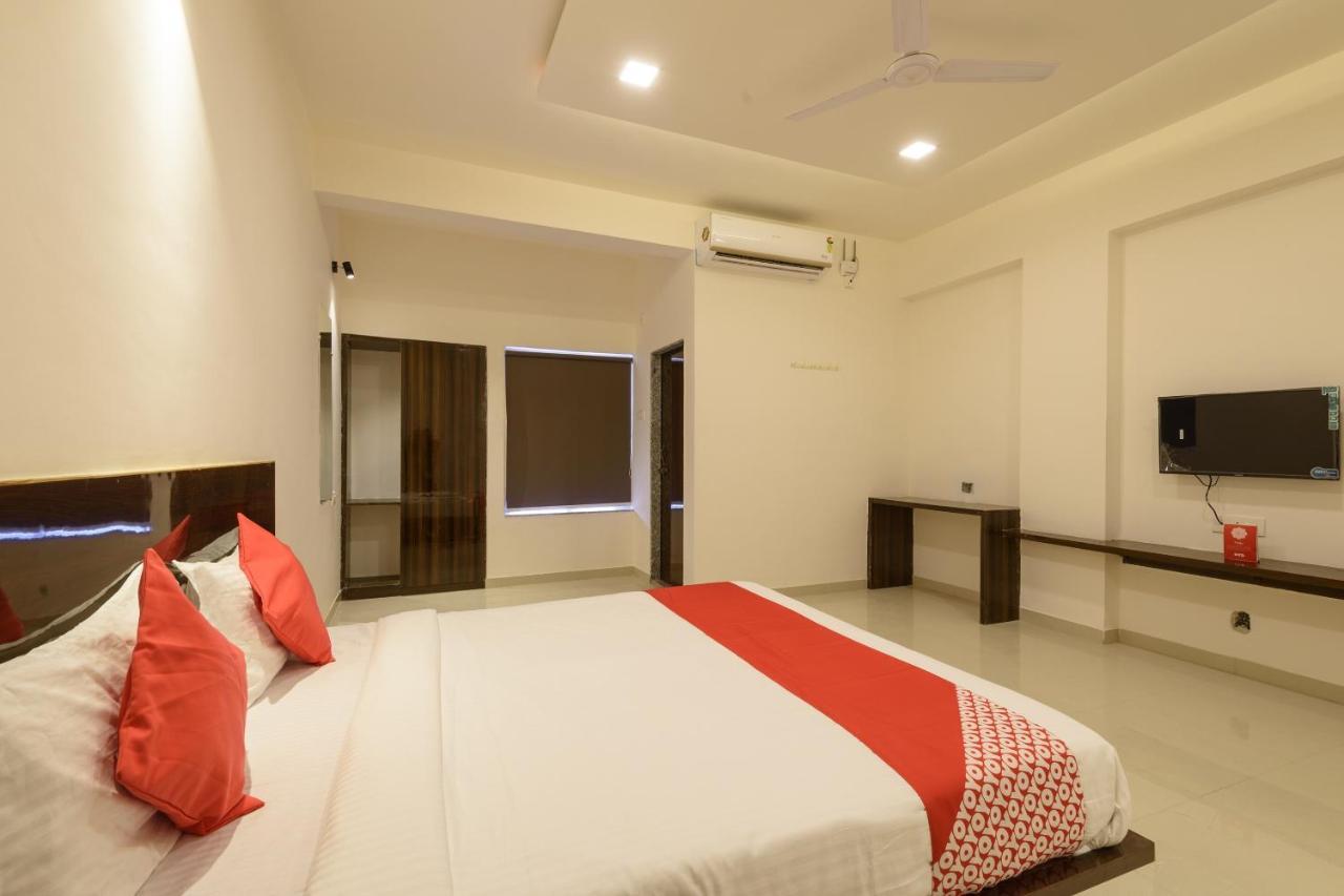 Oyo 22964 Kundan Lawns Hotel Ширди Екстериор снимка